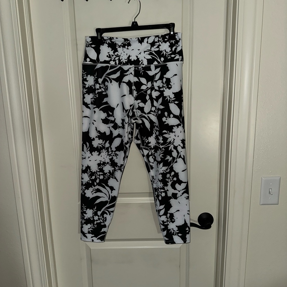 Cropped workout leggings